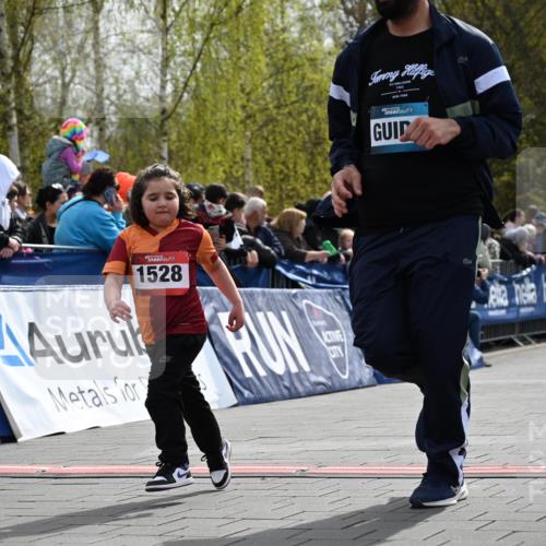 12.04.2026 - 45. Internationalen Wilhelmsburger Insellauf J. Mangold http://msf.ph/oto/9521329 12.04.2026 14:11:46 Ziel 1528, 213 meine-sportfotos.de