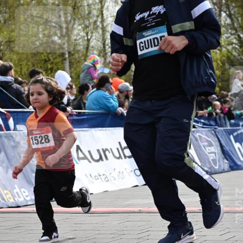12.04.2026 - 45. Internationalen Wilhelmsburger Insellauf J. Mangold http://msf.ph/oto/9521334 12.04.2026 14:11:47 Ziel 1528, 213, 177 meine-sportfotos.de