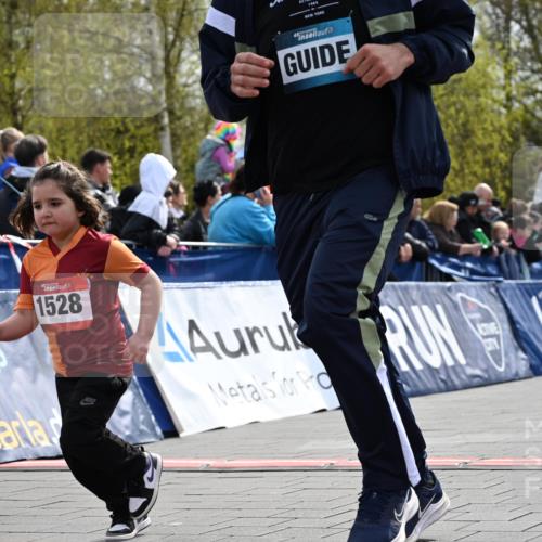 12.04.2026 - 45. Internationalen Wilhelmsburger Insellauf J. Mangold http://msf.ph/oto/9521335 12.04.2026 14:11:47 Ziel 1528, 213, 177 meine-sportfotos.de