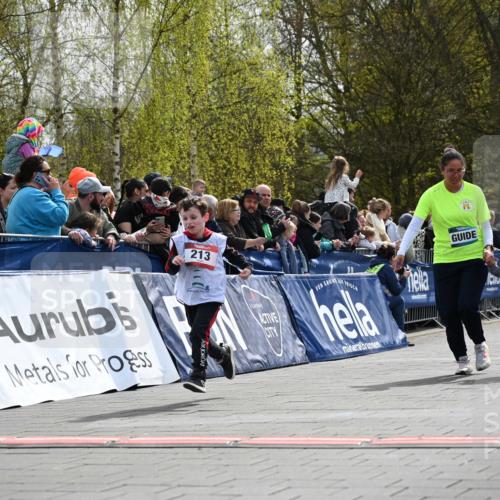 12.04.2026 - 45. Internationalen Wilhelmsburger Insellauf J. Mangold http://msf.ph/oto/9521336 12.04.2026 14:11:49 Ziel 1528, 213, 177 meine-sportfotos.de
