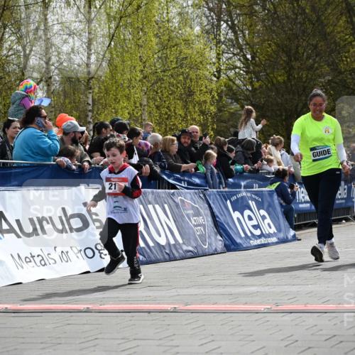 12.04.2026 - 45. Internationalen Wilhelmsburger Insellauf J. Mangold http://msf.ph/oto/9521338 12.04.2026 14:11:49 Ziel 1528, 213, 177 meine-sportfotos.de