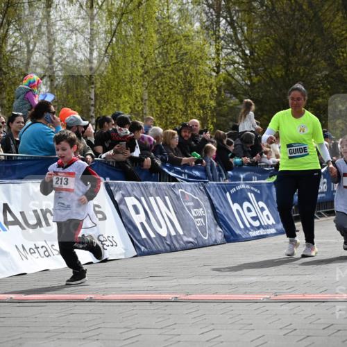 12.04.2026 - 45. Internationalen Wilhelmsburger Insellauf J. Mangold http://msf.ph/oto/9521341 12.04.2026 14:11:50 Ziel 1528, 213, 177, 1070 meine-sportfotos.de