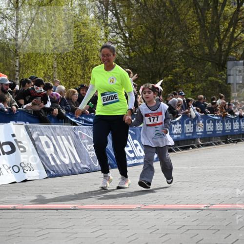 12.04.2026 - 45. Internationalen Wilhelmsburger Insellauf J. Mangold http://msf.ph/oto/9521344 12.04.2026 14:11:50 Ziel 1528, 213, 177, 1070 meine-sportfotos.de