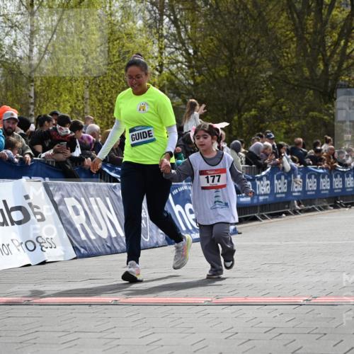 12.04.2026 - 45. Internationalen Wilhelmsburger Insellauf J. Mangold http://msf.ph/oto/9521346 12.04.2026 14:11:50 Ziel 1528, 213, 177, 1070 meine-sportfotos.de