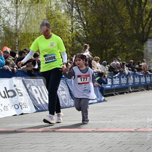 12.04.2026 - 45. Internationalen Wilhelmsburger Insellauf J. Mangold http://msf.ph/oto/9521349 12.04.2026 14:11:51 Ziel 213, 177, 1070 meine-sportfotos.de