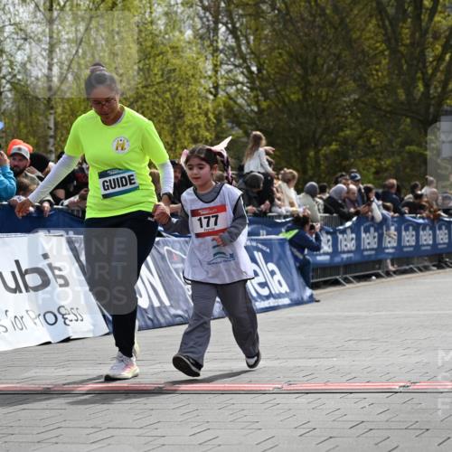 12.04.2026 - 45. Internationalen Wilhelmsburger Insellauf J. Mangold http://msf.ph/oto/9521351 12.04.2026 14:11:51 Ziel 213, 177, 1070 meine-sportfotos.de