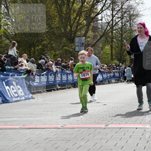 12.04.2026 - 45. Internationalen Wilhelmsburger Insellauf J. Mangold http://msf.ph/oto/9521353 12.04.2026 14:11:53 Ziel 213, 177, 1070 meine-sportfotos.de