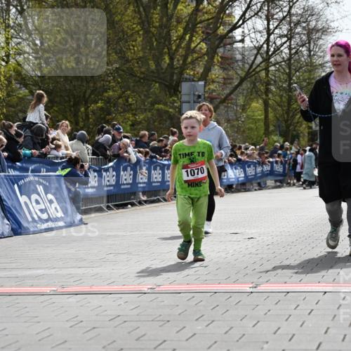 12.04.2026 - 45. Internationalen Wilhelmsburger Insellauf J. Mangold http://msf.ph/oto/9521356 12.04.2026 14:11:53 Ziel 213, 177, 1070 meine-sportfotos.de