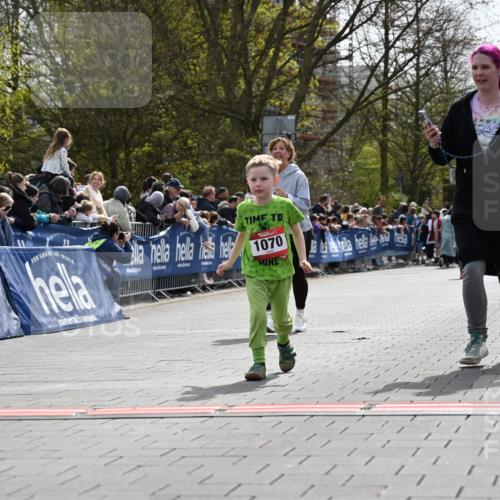 12.04.2026 - 45. Internationalen Wilhelmsburger Insellauf J. Mangold http://msf.ph/oto/9521358 12.04.2026 14:11:53 Ziel 213, 177, 1070 meine-sportfotos.de