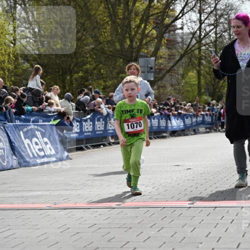 12.04.2026 - 45. Internationalen Wilhelmsburger Insellauf J. Mangold http://msf.ph/oto/9521359 12.04.2026 14:11:54 Ziel 213, 177, 1070 meine-sportfotos.de