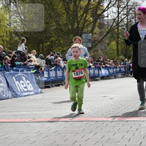 12.04.2026 - 45. Internationalen Wilhelmsburger Insellauf J. Mangold http://msf.ph/oto/9521360 12.04.2026 14:11:54 Ziel 213, 177, 1070 meine-sportfotos.de