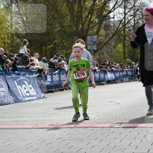 12.04.2026 - 45. Internationalen Wilhelmsburger Insellauf J. Mangold http://msf.ph/oto/9521361 12.04.2026 14:11:54 Ziel 213, 177, 1070 meine-sportfotos.de