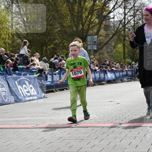 12.04.2026 - 45. Internationalen Wilhelmsburger Insellauf J. Mangold http://msf.ph/oto/9521362 12.04.2026 14:11:54 Ziel 213, 177, 1070 meine-sportfotos.de