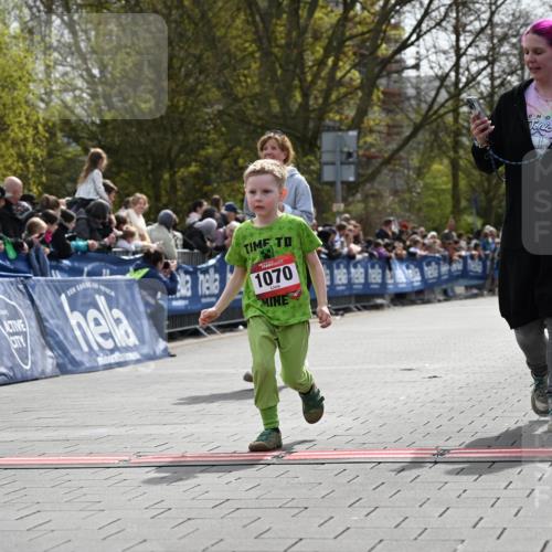 12.04.2026 - 45. Internationalen Wilhelmsburger Insellauf J. Mangold http://msf.ph/oto/9521363 12.04.2026 14:11:54 Ziel 213, 177, 1070 meine-sportfotos.de