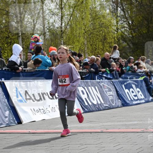 12.04.2026 - 45. Internationalen Wilhelmsburger Insellauf J. Mangold http://msf.ph/oto/9521376 12.04.2026 14:12:03 Ziel 462 meine-sportfotos.de