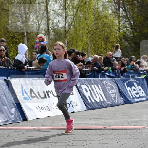 12.04.2026 - 45. Internationalen Wilhelmsburger Insellauf J. Mangold http://msf.ph/oto/9521377 12.04.2026 14:12:03 Ziel 462 meine-sportfotos.de