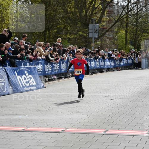 12.04.2026 - 45. Internationalen Wilhelmsburger Insellauf J. Mangold http://msf.ph/oto/9521388 12.04.2026 14:19:13 Ziel 1624 meine-sportfotos.de