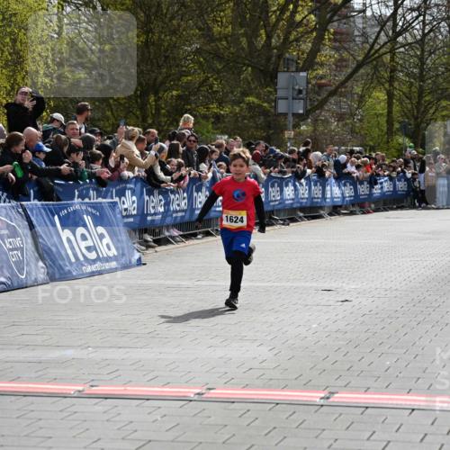 12.04.2026 - 45. Internationalen Wilhelmsburger Insellauf J. Mangold http://msf.ph/oto/9521389 12.04.2026 14:19:13 Ziel 1624 meine-sportfotos.de