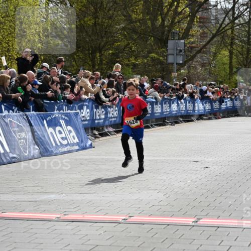 12.04.2026 - 45. Internationalen Wilhelmsburger Insellauf J. Mangold http://msf.ph/oto/9521391 12.04.2026 14:19:13 Ziel 1624 meine-sportfotos.de