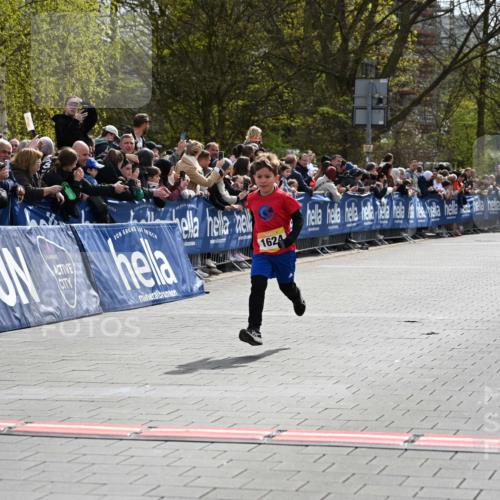 12.04.2026 - 45. Internationalen Wilhelmsburger Insellauf J. Mangold http://msf.ph/oto/9521392 12.04.2026 14:19:13 Ziel 1624 meine-sportfotos.de