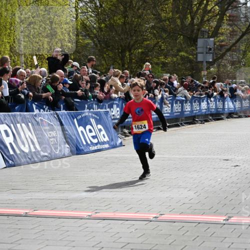 12.04.2026 - 45. Internationalen Wilhelmsburger Insellauf J. Mangold http://msf.ph/oto/9521394 12.04.2026 14:19:13 Ziel 1624 meine-sportfotos.de