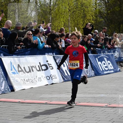 12.04.2026 - 45. Internationalen Wilhelmsburger Insellauf J. Mangold http://msf.ph/oto/9521404 12.04.2026 14:19:14 Ziel 1624 meine-sportfotos.de