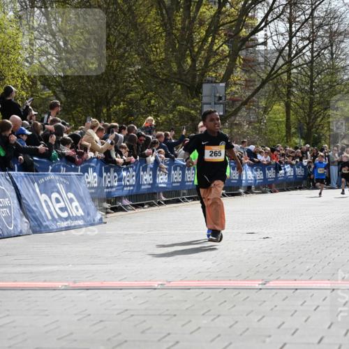 12.04.2026 - 45. Internationalen Wilhelmsburger Insellauf J. Mangold http://msf.ph/oto/9521420 12.04.2026 14:19:32 Ziel 941, 265, 87 meine-sportfotos.de