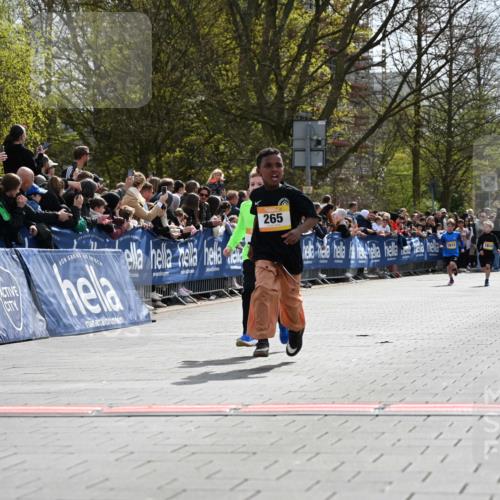 12.04.2026 - 45. Internationalen Wilhelmsburger Insellauf J. Mangold http://msf.ph/oto/9521424 12.04.2026 14:19:33 Ziel 941, 265, 87, 1614 meine-sportfotos.de