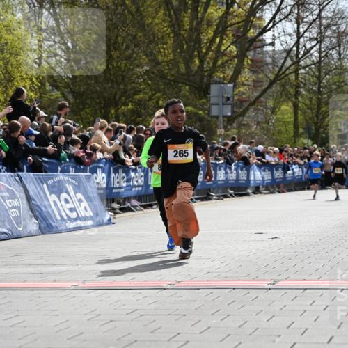 12.04.2026 - 45. Internationalen Wilhelmsburger Insellauf J. Mangold http://msf.ph/oto/9521427 12.04.2026 14:19:33 Ziel 941, 265, 87, 1614 meine-sportfotos.de
