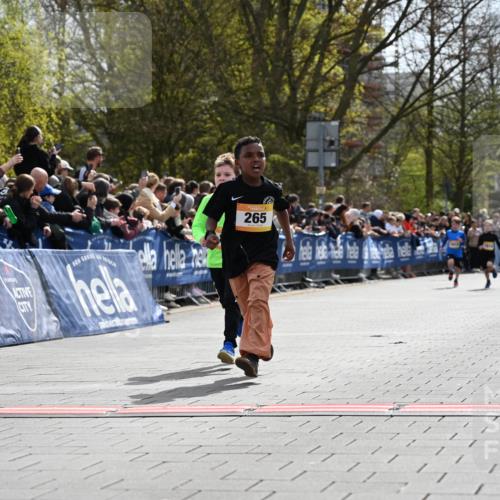 12.04.2026 - 45. Internationalen Wilhelmsburger Insellauf J. Mangold http://msf.ph/oto/9521428 12.04.2026 14:19:33 Ziel 941, 265, 87, 1614 meine-sportfotos.de