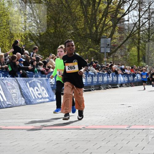 12.04.2026 - 45. Internationalen Wilhelmsburger Insellauf J. Mangold http://msf.ph/oto/9521431 12.04.2026 14:19:33 Ziel 941, 265, 87, 1614 meine-sportfotos.de