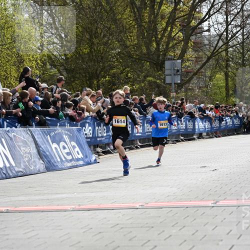 12.04.2026 - 45. Internationalen Wilhelmsburger Insellauf J. Mangold http://msf.ph/oto/9521443 12.04.2026 14:19:37 Ziel 265, 87, 1614, 1613 meine-sportfotos.de