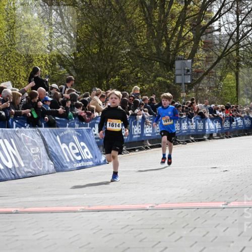 12.04.2026 - 45. Internationalen Wilhelmsburger Insellauf J. Mangold http://msf.ph/oto/9521445 12.04.2026 14:19:37 Ziel 265, 87, 1614, 1613 meine-sportfotos.de