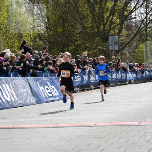12.04.2026 - 45. Internationalen Wilhelmsburger Insellauf J. Mangold http://msf.ph/oto/9521446 12.04.2026 14:19:37 Ziel 265, 87, 1614, 1613 meine-sportfotos.de