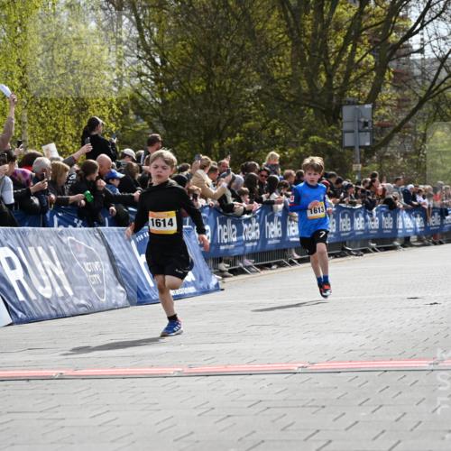 12.04.2026 - 45. Internationalen Wilhelmsburger Insellauf J. Mangold http://msf.ph/oto/9521449 12.04.2026 14:19:37 Ziel 265, 87, 1614, 1613 meine-sportfotos.de