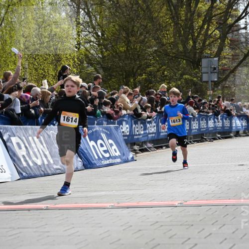 12.04.2026 - 45. Internationalen Wilhelmsburger Insellauf J. Mangold http://msf.ph/oto/9521452 12.04.2026 14:19:37 Ziel 265, 87, 1614, 1613 meine-sportfotos.de