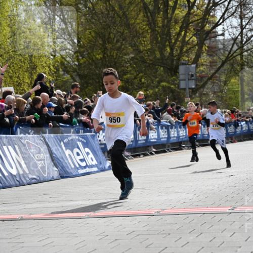 12.04.2026 - 45. Internationalen Wilhelmsburger Insellauf J. Mangold http://msf.ph/oto/9521458 12.04.2026 14:19:41 Ziel 1614, 1613, 950, 275, 480 meine-sportfotos.de