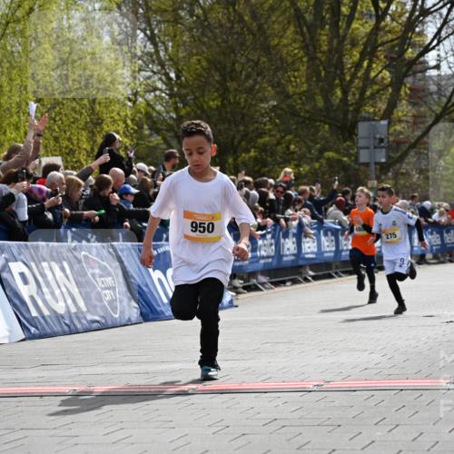 12.04.2026 - 45. Internationalen Wilhelmsburger Insellauf J. Mangold http://msf.ph/oto/9521461 12.04.2026 14:19:42 Ziel 1613, 950, 275, 480 meine-sportfotos.de