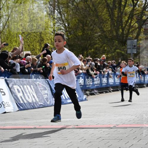 12.04.2026 - 45. Internationalen Wilhelmsburger Insellauf J. Mangold http://msf.ph/oto/9521463 12.04.2026 14:19:42 Ziel 1613, 950, 275, 480 meine-sportfotos.de