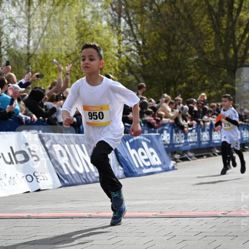 12.04.2026 - 45. Internationalen Wilhelmsburger Insellauf J. Mangold http://msf.ph/oto/9521466 12.04.2026 14:19:42 Ziel 1613, 950, 275, 480 meine-sportfotos.de