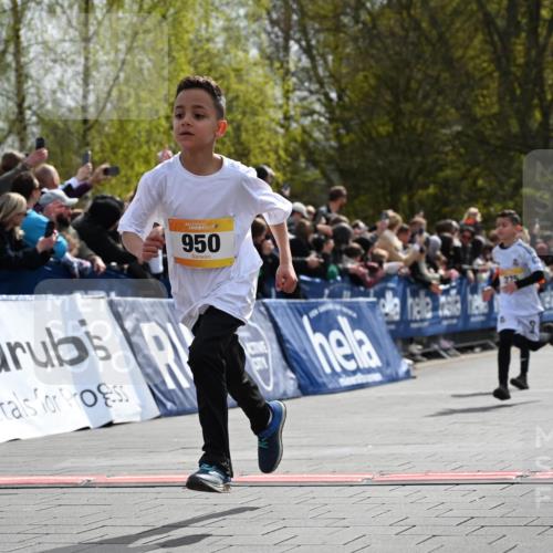 12.04.2026 - 45. Internationalen Wilhelmsburger Insellauf J. Mangold http://msf.ph/oto/9521467 12.04.2026 14:19:42 Ziel 1613, 950, 275, 480 meine-sportfotos.de