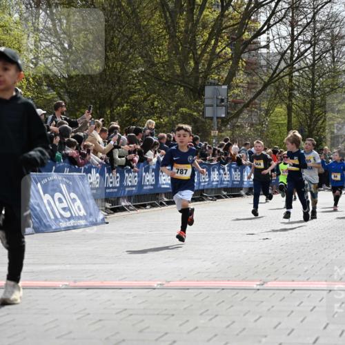 12.04.2026 - 45. Internationalen Wilhelmsburger Insellauf J. Mangold http://msf.ph/oto/9521481 12.04.2026 14:19:50 Ziel 787, 952, 1604, 985, 944, 64, 96, 579 meine-sportfotos.de