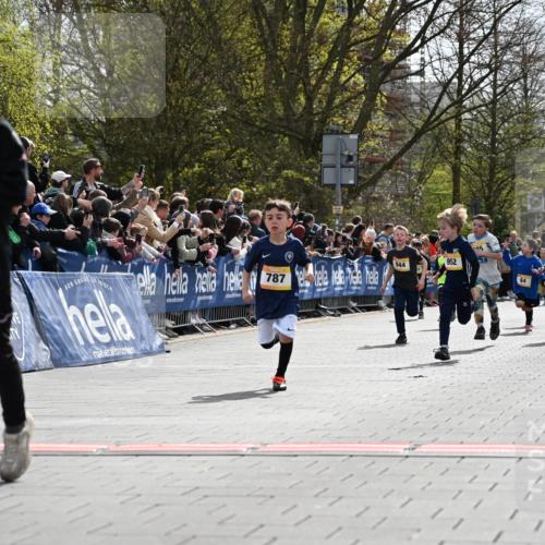 12.04.2026 - 45. Internationalen Wilhelmsburger Insellauf J. Mangold http://msf.ph/oto/9521482 12.04.2026 14:19:50 Ziel 787, 952, 1604, 985, 944, 64, 96, 579 meine-sportfotos.de