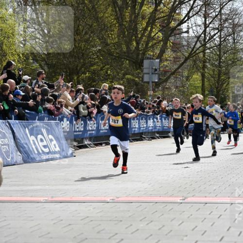 12.04.2026 - 45. Internationalen Wilhelmsburger Insellauf J. Mangold http://msf.ph/oto/9521483 12.04.2026 14:19:50 Ziel 787, 952, 1604, 985, 944, 64, 96, 579 meine-sportfotos.de