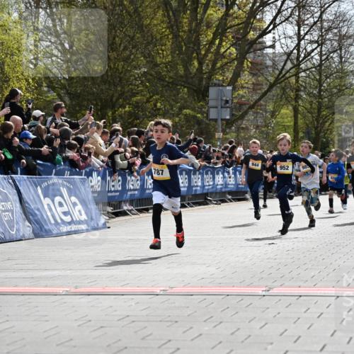 12.04.2026 - 45. Internationalen Wilhelmsburger Insellauf J. Mangold http://msf.ph/oto/9521484 12.04.2026 14:19:50 Ziel 787, 952, 1604, 985, 944, 64, 96, 579 meine-sportfotos.de