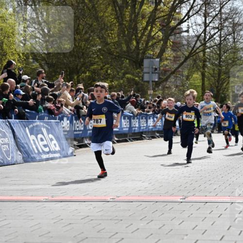 12.04.2026 - 45. Internationalen Wilhelmsburger Insellauf J. Mangold http://msf.ph/oto/9521486 12.04.2026 14:19:50 Ziel 787, 952, 1604, 985, 944, 64, 96, 579 meine-sportfotos.de