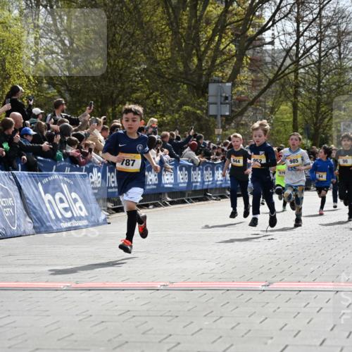 12.04.2026 - 45. Internationalen Wilhelmsburger Insellauf J. Mangold http://msf.ph/oto/9521488 12.04.2026 14:19:51 Ziel 787, 952, 1604, 985, 944, 64, 96, 579, 740 meine-sportfotos.de