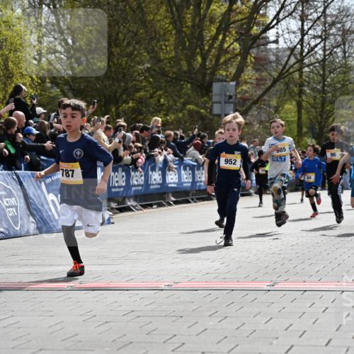 12.04.2026 - 45. Internationalen Wilhelmsburger Insellauf J. Mangold http://msf.ph/oto/9521493 12.04.2026 14:19:51 Ziel 787, 952, 1604, 985, 944, 64, 96, 579, 740 meine-sportfotos.de