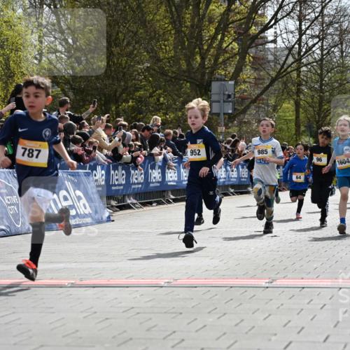 12.04.2026 - 45. Internationalen Wilhelmsburger Insellauf J. Mangold http://msf.ph/oto/9521496 12.04.2026 14:19:51 Ziel 787, 952, 1604, 985, 944, 64, 96, 579, 740 meine-sportfotos.de