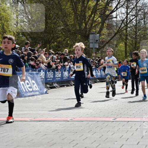12.04.2026 - 45. Internationalen Wilhelmsburger Insellauf J. Mangold http://msf.ph/oto/9521497 12.04.2026 14:19:51 Ziel 787, 952, 1604, 985, 944, 64, 96, 579, 740 meine-sportfotos.de
